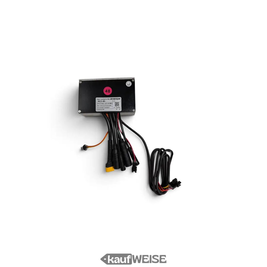 Motor controller en GPS-tracker in een set