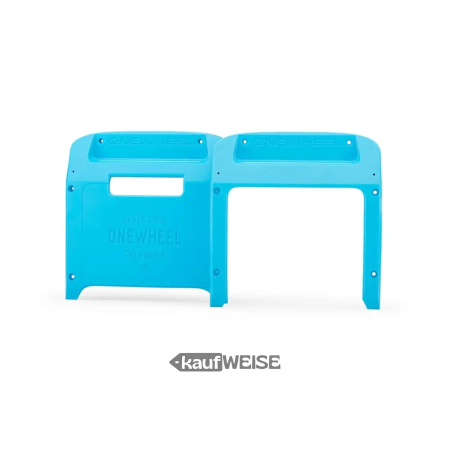 Bright blaue plastik onewheel xr plus rahmenschutz mit geprägtem branding und rechteckigem ausschnitt vorne