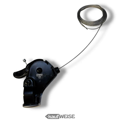 Schwarzes Magpul PMag 30 AR-15 Magazin im Shimano Tourney Schalthebel